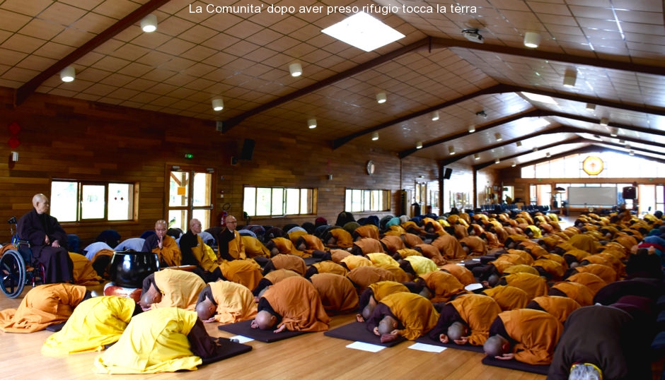 Toccare la terra di tutto il Sangha